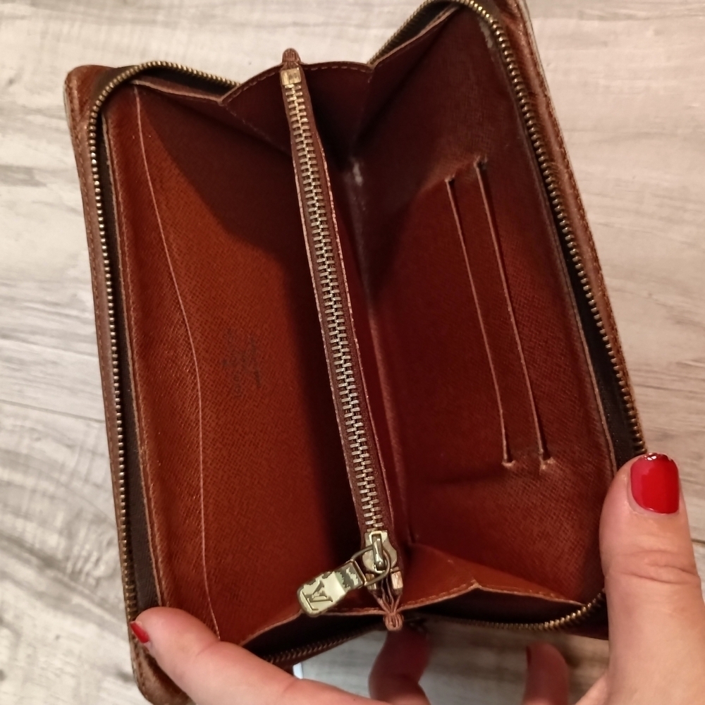 Louis Vuitton Long Round zipper Monogram Wallet - Picture 10 of 14